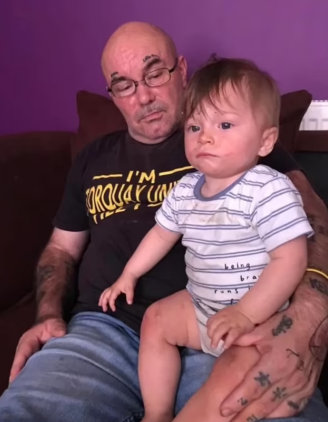 2-летний малыш умер от голода возле отца, который получил сердечный приступ